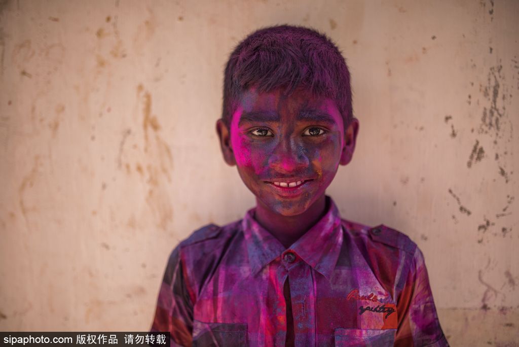 最多彩的笑臉 記錄印度金奈胡里節兒童肖像