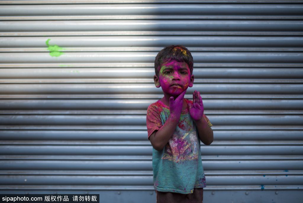 最多彩的笑臉 記錄印度金奈胡里節兒童肖像