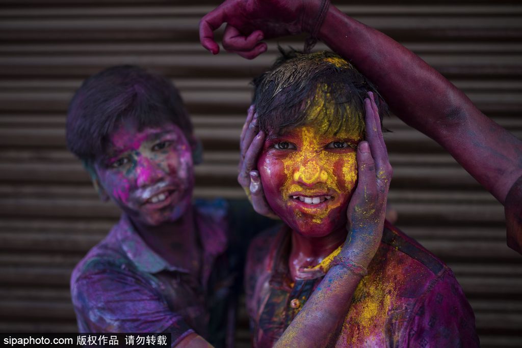 最多彩的笑臉 記錄印度金奈胡里節(jié)兒童肖像