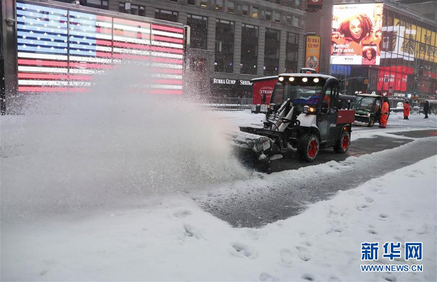 美國東北部遭遇暴風(fēng)雪 數(shù)千航班取消（組圖）