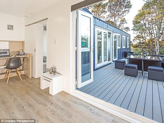 女子癡迷小空間生活 用集裝箱打造夢幻小屋（組圖）