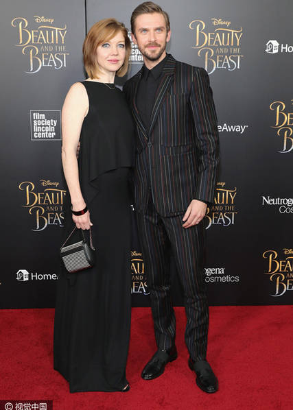 《美女與野獸》紐約首映 艾瑪·沃森鏤空露背長裙亮相