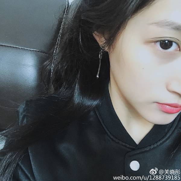 關(guān)曉彤為爸爸做菜 卻被網(wǎng)友看出了小心機(jī)