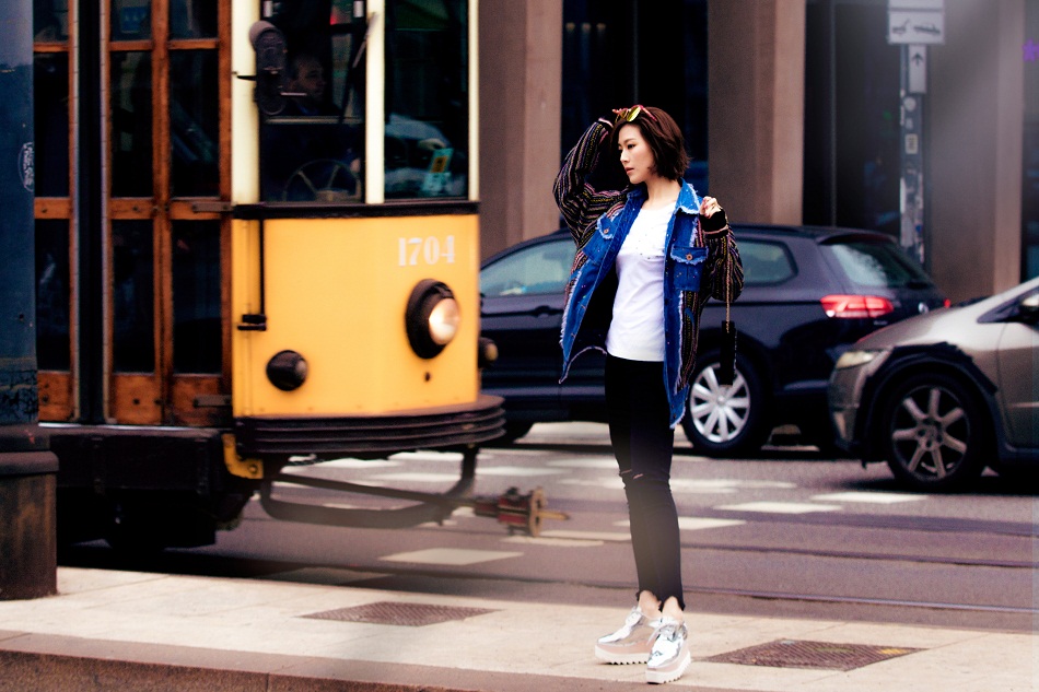 常思思街拍大玩摩登復古風 帥氣點亮春日街頭