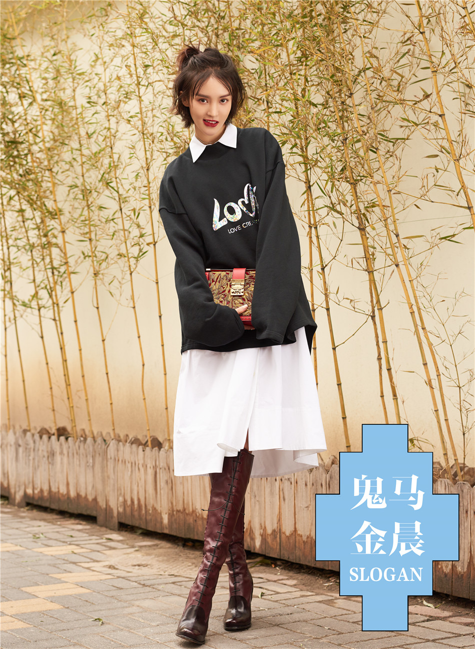 鬼馬金晨英倫復(fù)古look秀長腿帶你一起喚醒女王范