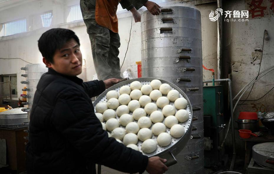 85后“饅頭哥”月賺2萬 日賣8000個(gè)饅頭