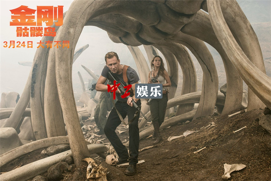 好評(píng)不斷！《金剛：骷髏島》群獸亂戰(zhàn)視效壯觀 最大金剛觸動(dòng)人心