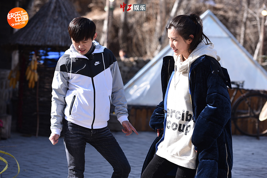 《向往的生活》李冰冰何炅鄉(xiāng)村尬舞活力十足 楊迪上場(chǎng)畫風(fēng)跑偏