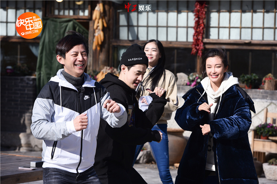 《向往的生活》李冰冰何炅鄉(xiāng)村尬舞活力十足 楊迪上場(chǎng)畫(huà)風(fēng)跑偏