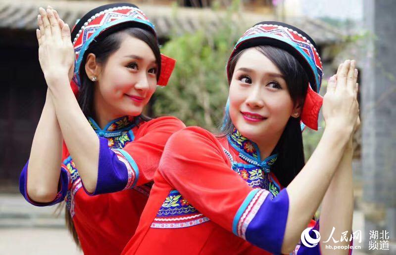 武漢雙胞胎教師被選為國(guó)際雙胞胎節(jié)形象代言人