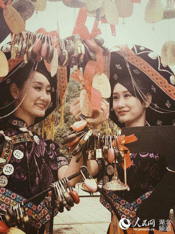 武漢雙胞胎教師被選為國際雙胞胎節形象代言人