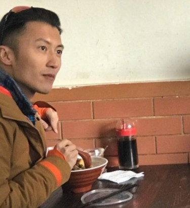 春游的節奏？謝霆鋒北京吃鹵煮炸醬面逛胡同