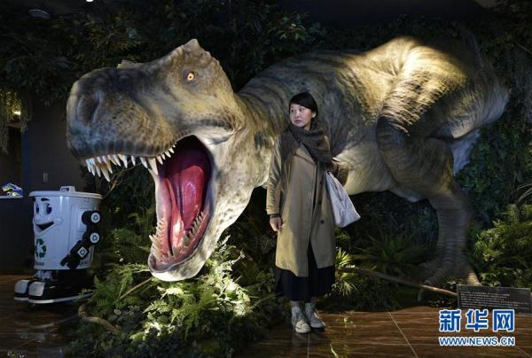 恐龍機器人是服務員！ 日本現“奇異賓館”（組圖）