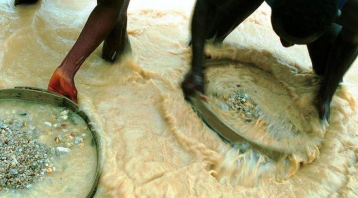 非洲牧師發(fā)現(xiàn)超大鉆石捐國家 售價(jià)或超4億（圖）