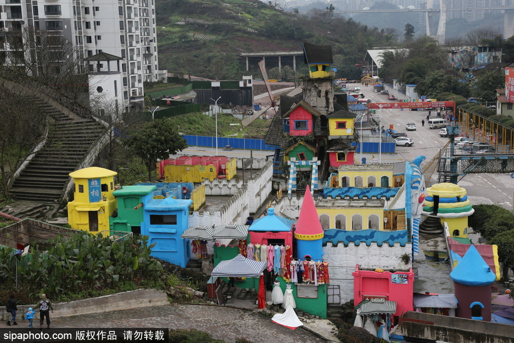 重慶：各式奇葩廁所集中亮相 無(wú)性別、宮殿式、露天廁所吸睛