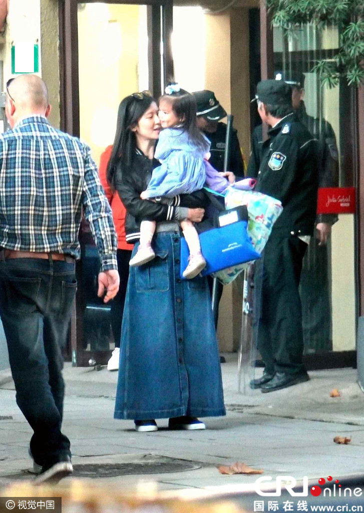 賈靜雯再產女三胎三個公主 818女星中的女兒專業(yè)戶