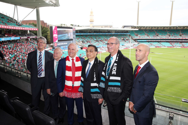 李克強與特恩布爾現場觀看澳式橄欖球比賽