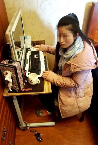 遭丈夫銬被逼網(wǎng)聊半年詐騙數(shù)十萬(wàn) 丈夫：網(wǎng)友自愿的