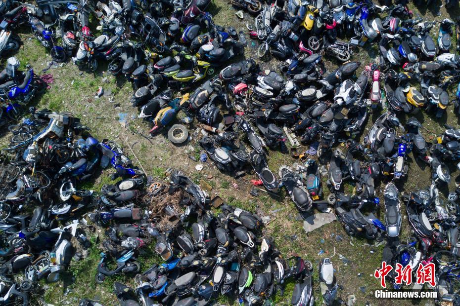 航拍南京江北機(jī)動車報廢點(diǎn) 猶如鋼鐵“墳場”