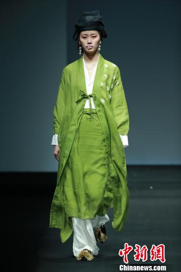 倡導(dǎo)快樂慢生活的“生活在左”秀首次亮相中國國際時裝周