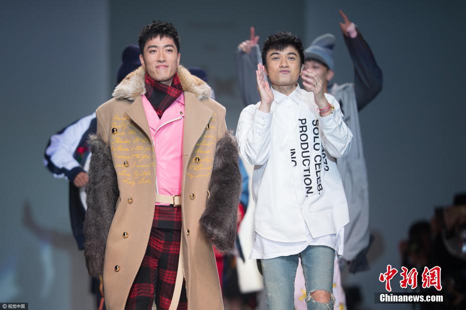 巨星范！劉翔為古巨基站臺 變男模走T臺