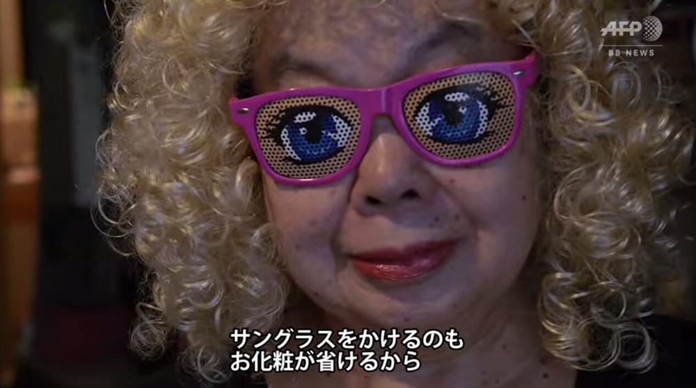 82歲奶奶蹦迪打碟 70歲開始學(xué)習(xí)打碟實(shí)現(xiàn)童年夢想