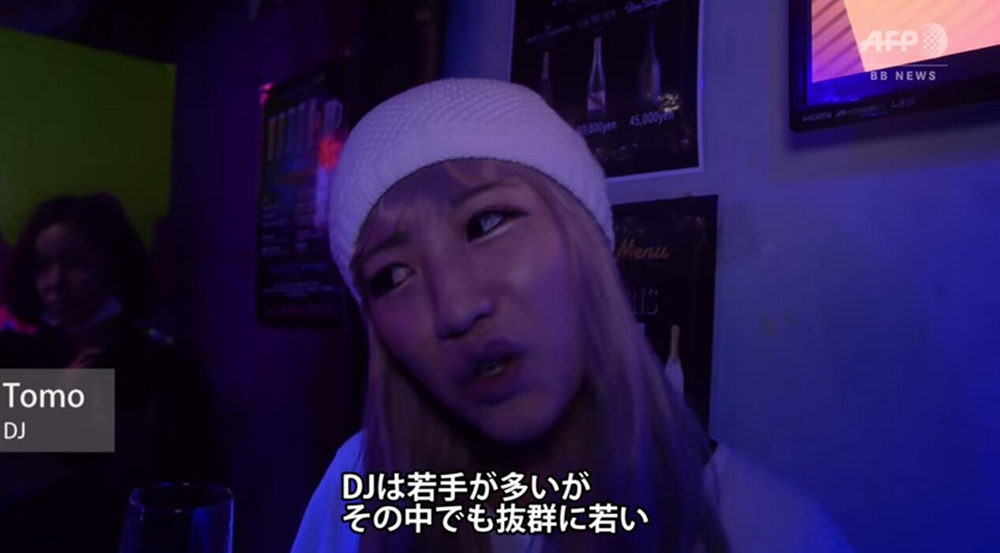 82歲奶奶蹦迪打碟 70歲開始學(xué)習(xí)打碟實(shí)現(xiàn)童年夢想