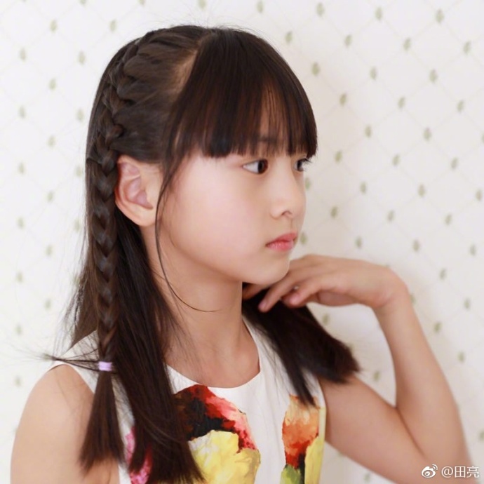 田亮微博曬女兒慶生照片 氧氣少女“森碟”九歲啦！