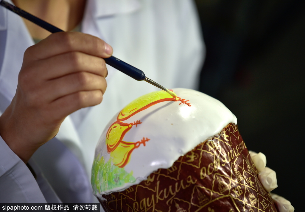 俄羅斯復活節蛋糕制作過程 香甜美味擋不住