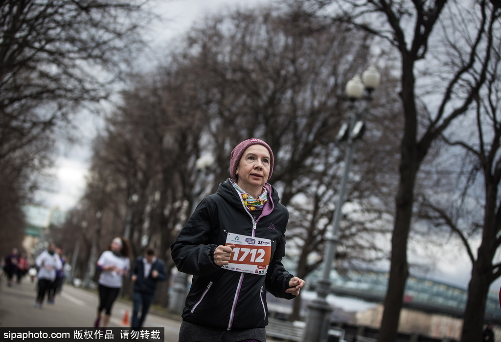莫斯科舉行休閑慈善跑 男女老少齊上陣享受健康生活
