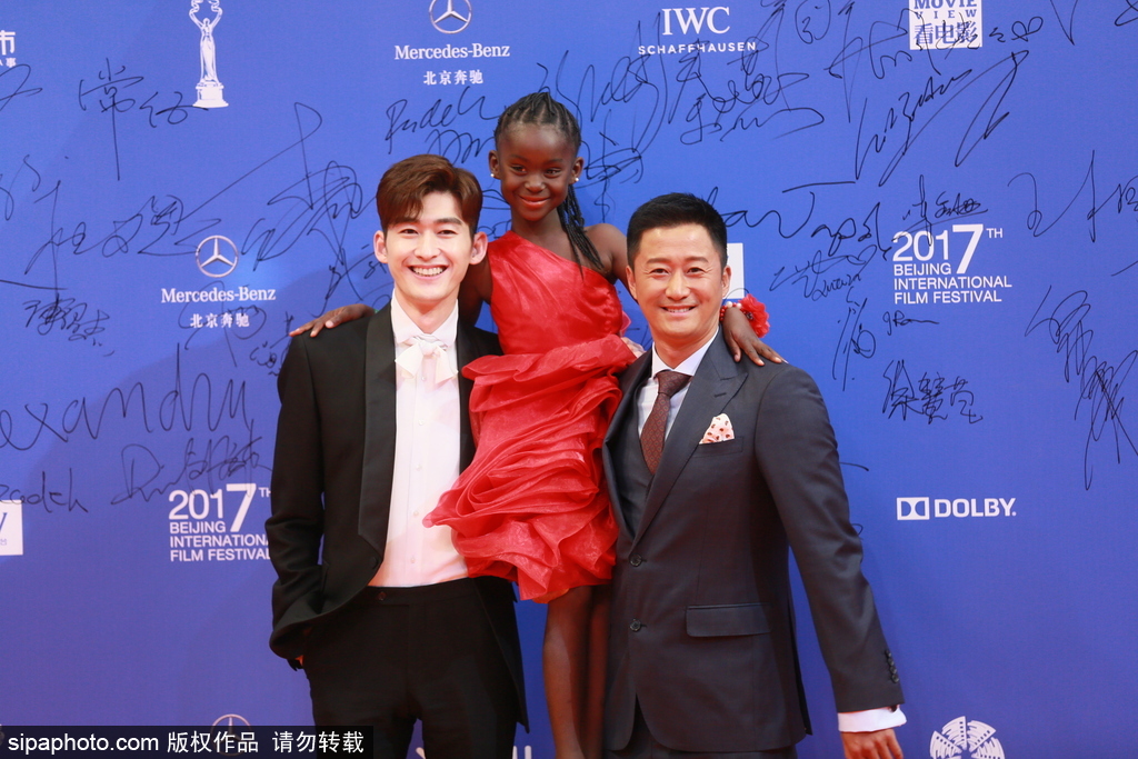 第七屆北京電影節：莫妮卡·貝魯奇性感現身閉幕式紅毯 林志玲、蔣雯麗、殷桃同場爭艷