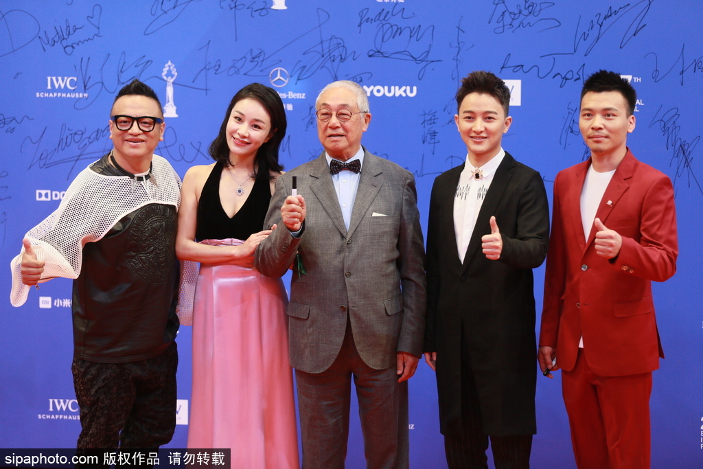 第七屆北京電影節(jié)：莫妮卡·貝魯奇性感現(xiàn)身閉幕式紅毯 林志玲、蔣雯麗、殷桃同場爭艷