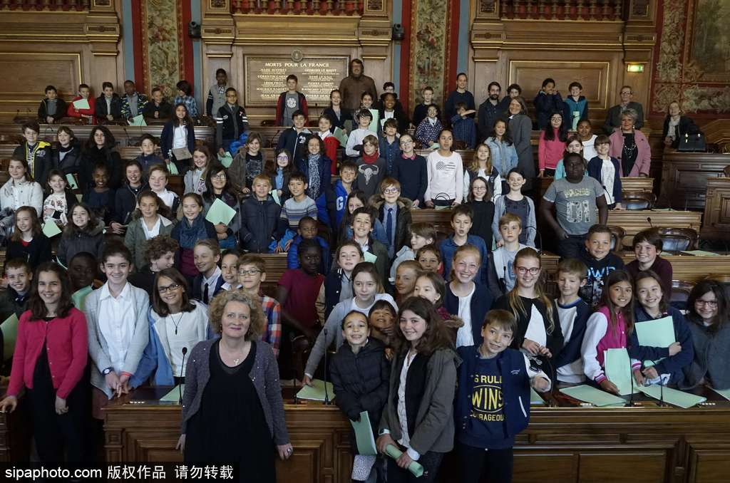 巴黎舉行萌娃理事會討論教務 小小“議員”舉手參與嚴肅呆萌