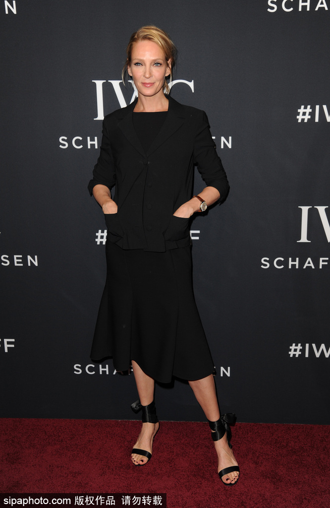 好萊塢知名女星烏瑪·瑟曼全黑LOOK現身活動 淡妝素抹難掩氣場