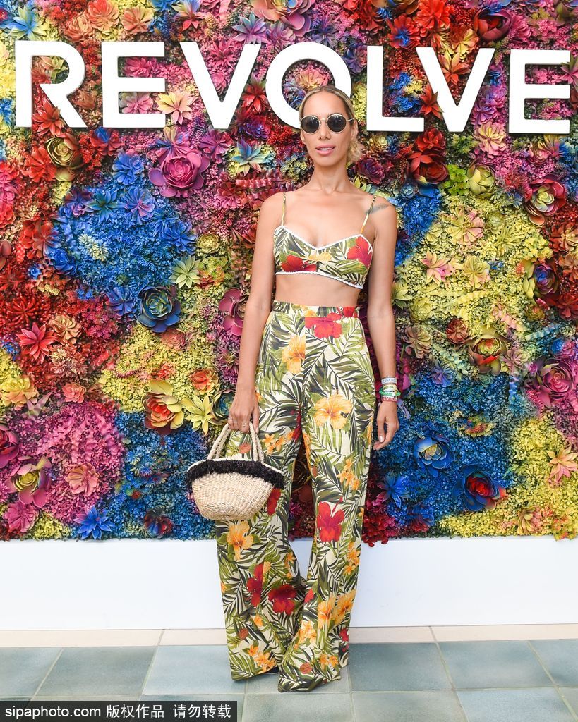 全美最盛大音樂節科切拉！盤點激情火辣內衣上陣的潮人街拍