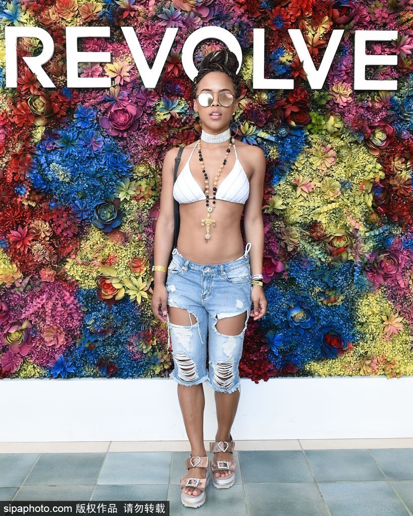 全美最盛大音樂節科切拉！盤點激情火辣內衣上陣的潮人街拍