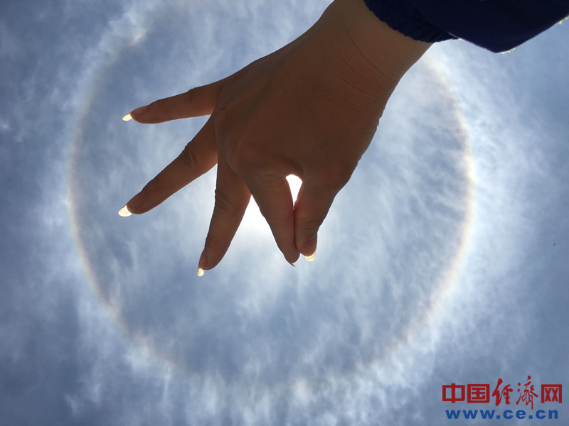 “日光之城”拉薩驚現日暈（組圖）