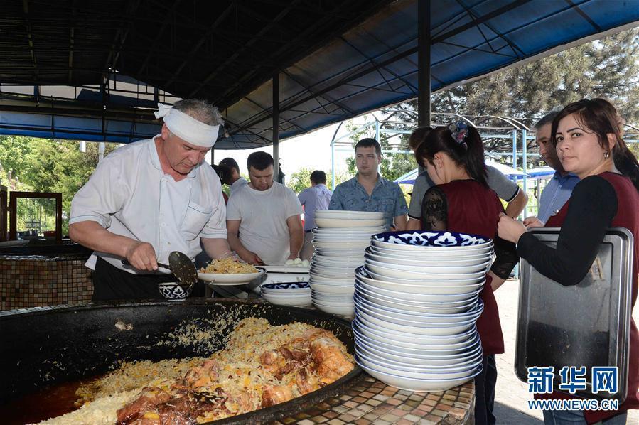 一帶一路·好味道｜烏茲別克斯坦傳統美食——抓飯