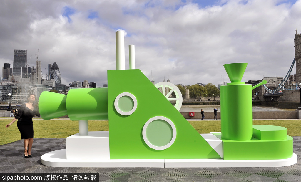 神奇！英國現巨型薯片機 可將薯片轉化成“味道云”