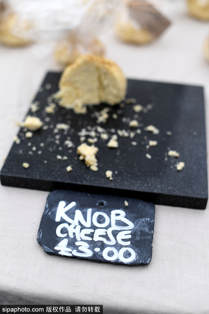 腐國人民真歡樂！多塞特郡舉行扔面包比賽