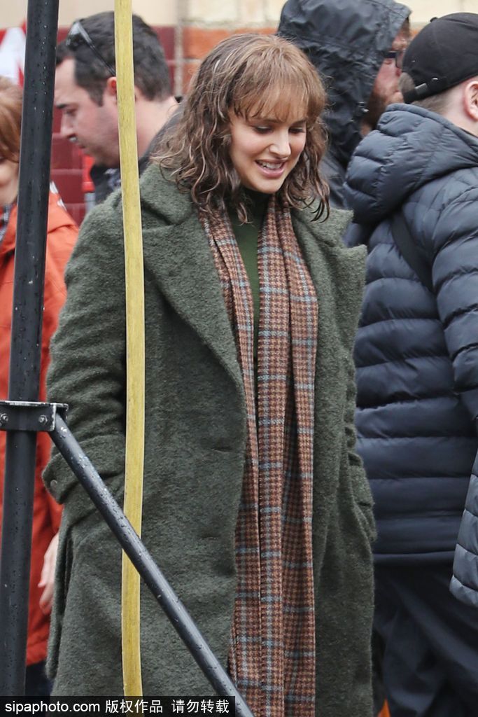 娜塔麗·波特曼產后現身拍電影 裹大衣遮身材面部略憔悴