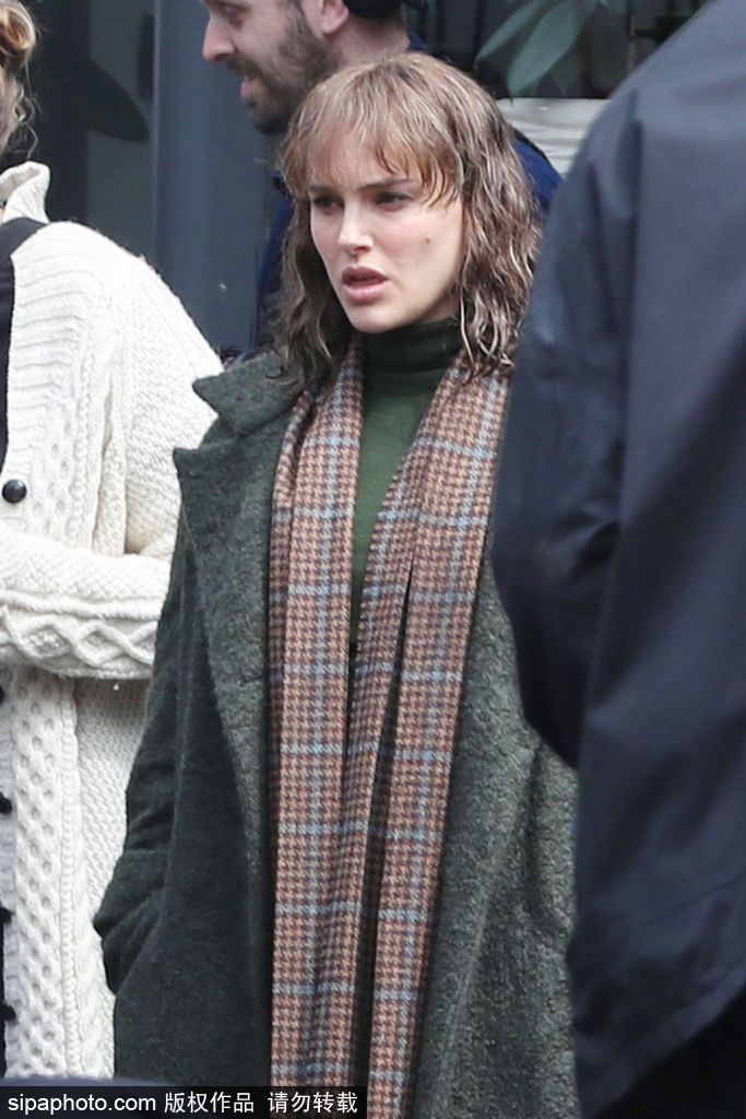 娜塔麗·波特曼產后現身拍電影 裹大衣遮身材面部略憔悴