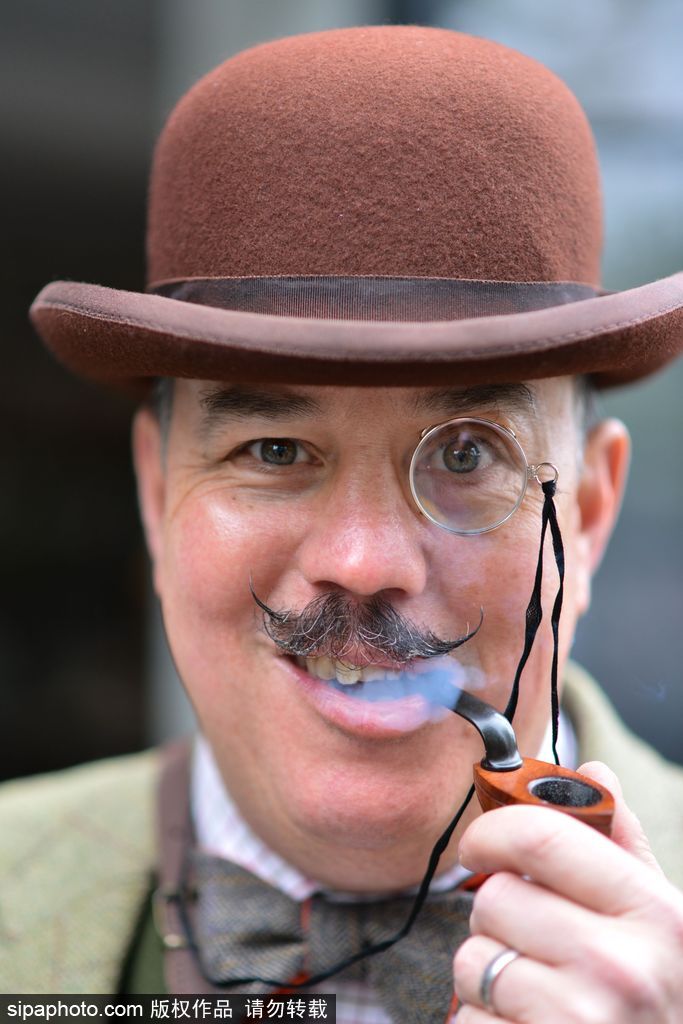 英國舉行復古騎行 粗花呢服裝引領懷舊風潮