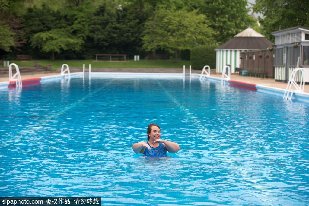 英國：歐洲最長戶外游泳池開放 全長91米可容納2400立方米水