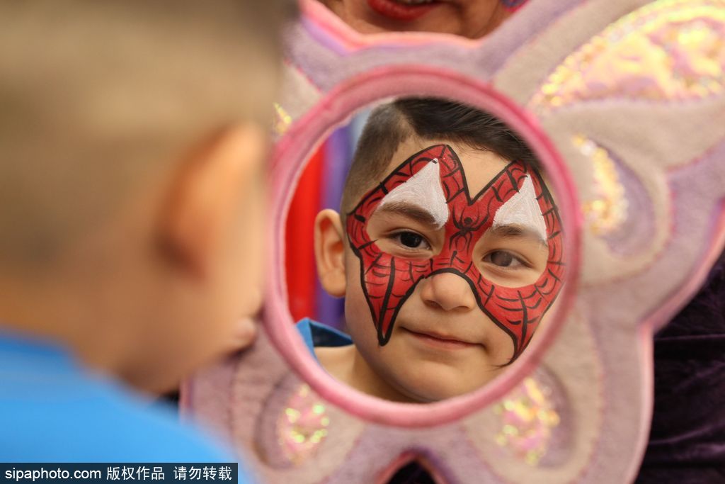 載歌載舞放飛自我 美國丹佛墨西哥裔民眾慶祝五月五日節