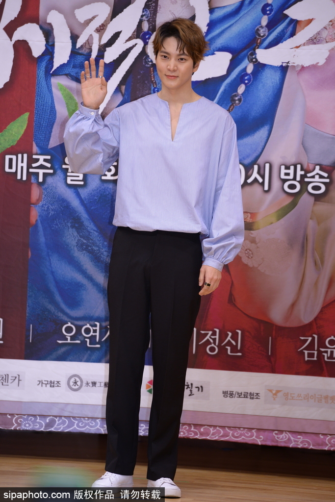 韓劇《我的野蠻女友》發(fā)布會(huì) 元?dú)饷滥兄茉慌前鼑u(mài)萌