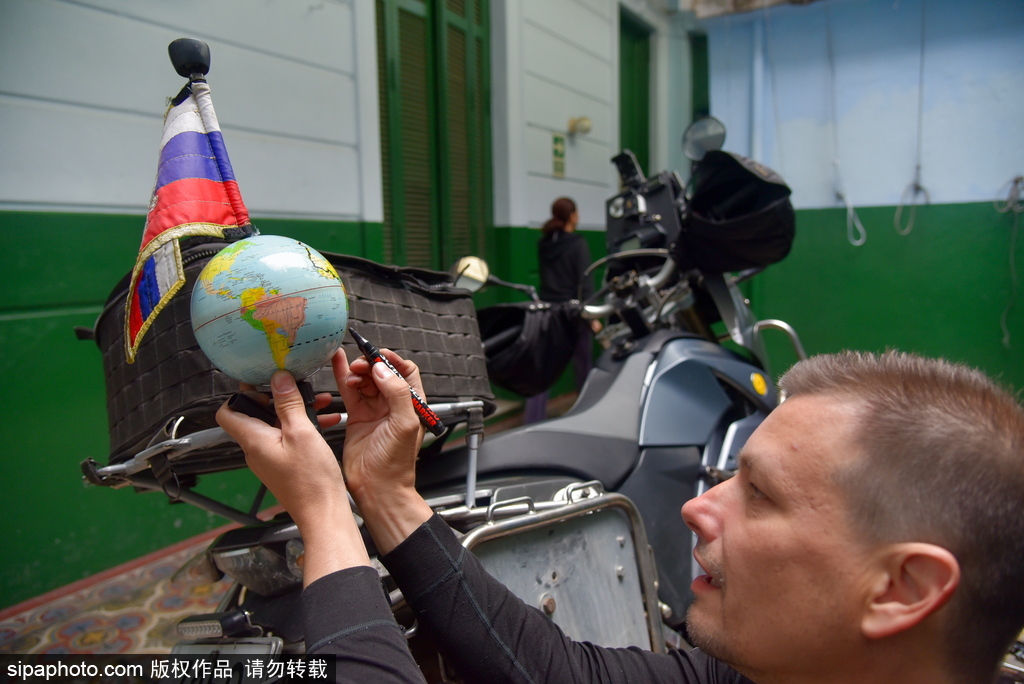 住在摩托車上的環球旅行 俄羅斯旅行家穿行62個國家