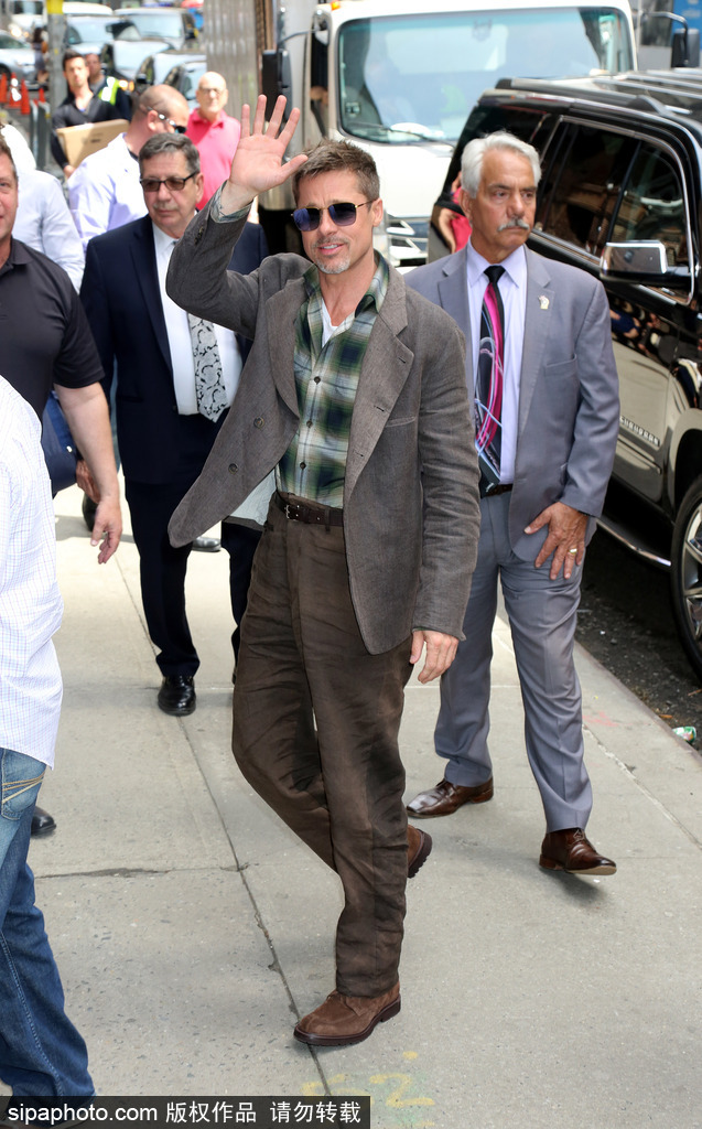 愛上復(fù)古風(fēng)？布拉德·皮特示范懷舊風(fēng)穿搭