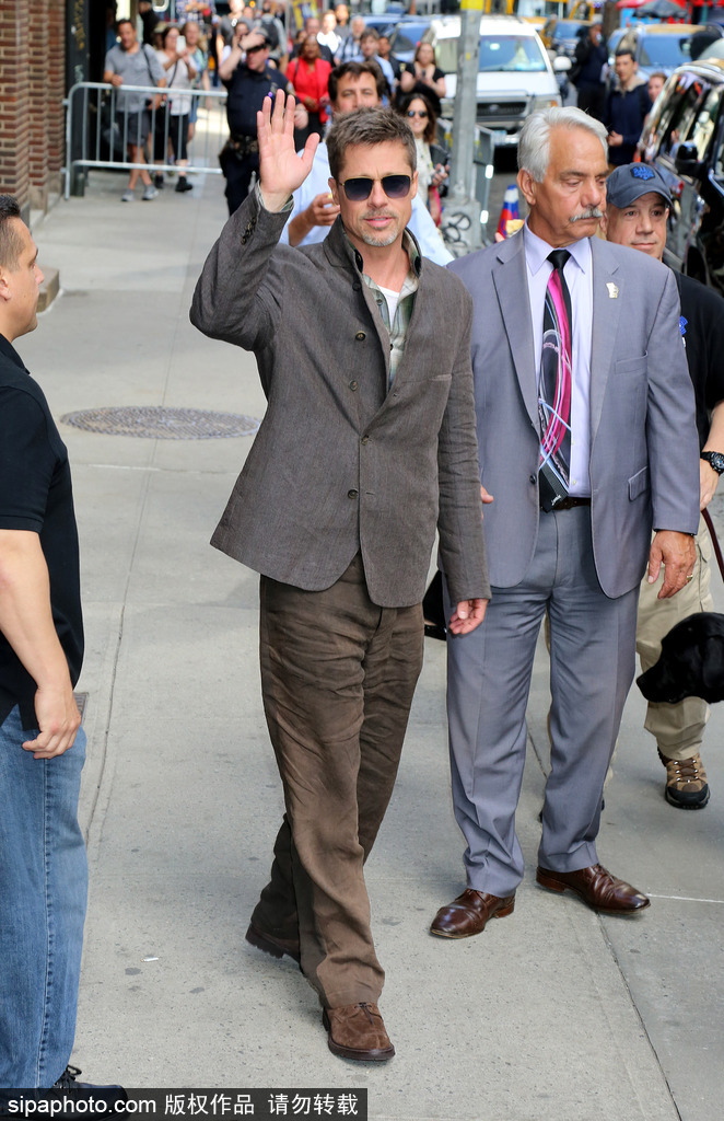 愛上復古風？布拉德·皮特示范懷舊風穿搭