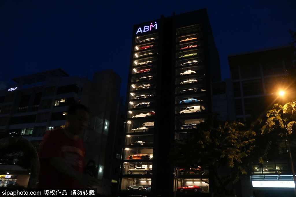 投幣買豪車！新加坡現世界最高汽車自動售貨機達15層樓